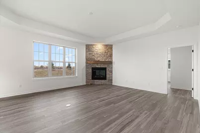 W251N2399  Valleyview Cir, Pewaukee, WI 53072 - Photo 9