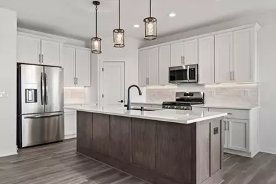 W251N2399  Valleyview Cir, Pewaukee, WI 53072 - Photo 3