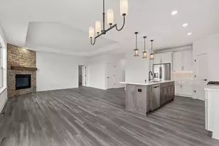 W251N2399 Valleyview Cir, Pewaukee, WI 53072 - Photo 7