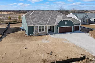 W251N2399 Valleyview Cir, Pewaukee, WI 53072 - Photo 25