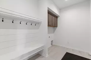 W251N2399 Valleyview Cir, Pewaukee, WI 53072 - Photo 21
