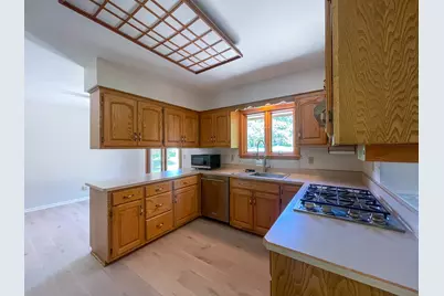 6211  Fisher Ln, Greendale, WI 53129 - Photo 11