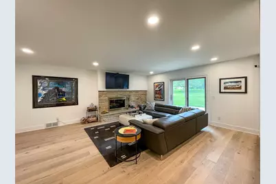 6211  Fisher Ln, Greendale, WI 53129 - Photo 15