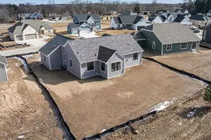 W251N2413 Valleyview Cir, Pewaukee, WI 53072 - Photo 25