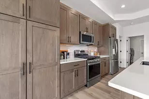 W251N2413 Valleyview Cir, Pewaukee, WI 53072 - Photo 5