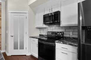 818 N 6th St, Manitowoc, WI 54220 - Photo 5