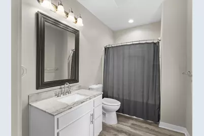 818 N 6th St, Manitowoc, WI 54220 - Photo 19