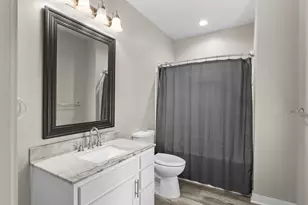 818 N 6th St, Manitowoc, WI 54220 - Photo 19