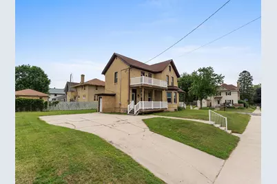 818 N 6th St, Manitowoc, WI 54220 - Photo 29