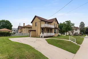 818 N 6th St, Manitowoc, WI 54220 - Photo 29