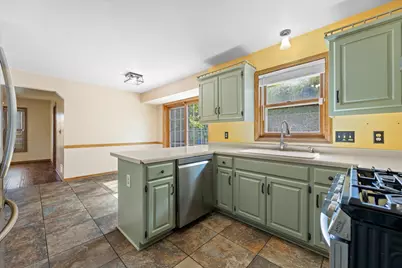 W143N10771  Wooded Hills Dr, Germantown, WI 53022 - Photo 7