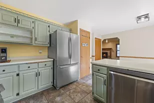 W143N10771 Wooded Hills Dr, Germantown, WI 53022 - Photo 5