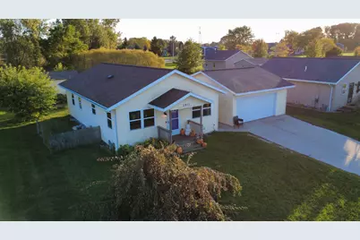 1911  Flambeau St, Manitowoc, WI 54220 - Photo 5
