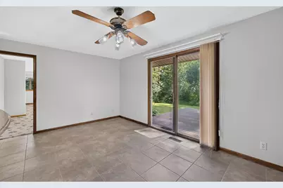 3217  Southwood Dr, Racine, WI 53406 - Photo 7