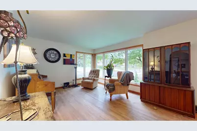 2402 S 9th St, Manitowoc, WI 54220 - Photo 3