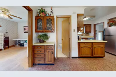 2402 S 9th St, Manitowoc, WI 54220 - Photo 11
