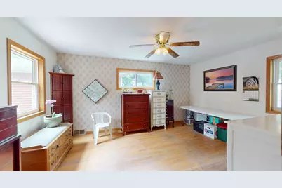 2402 S 9th St, Manitowoc, WI 54220 - Photo 9