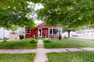 2402 S 9th St, Manitowoc, WI 54220 - Photo 29