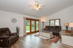 W178N9858 Riversbend Circle, Germantown, WI 53022 - Photo 9