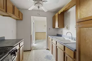 10156 W Kiehnau Ave, Milwaukee, WI 53224 - Photo 11