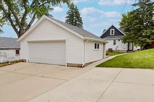 220 S Hartwell Ave, Waukesha, WI 53186 - Photo 25