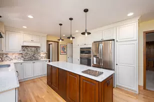 3 Maplewood Ct, Racine, WI 53402 - Photo 3