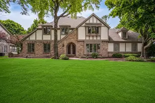 3 Maplewood Ct, Racine, WI 53402 - Photo 1