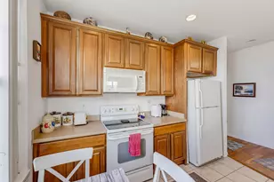 3872 S Lake Dr, Saint Francis, WI 53235 - Photo 7