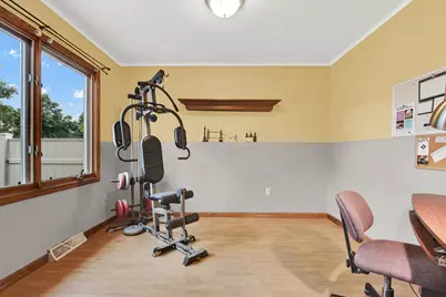 8215 S Wildwood Dr, Oak Creek, WI 53154 - Photo 23