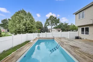8215 S Wildwood Dr, Oak Creek, WI 53154 - Photo 7