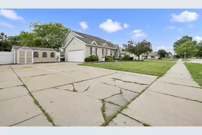 8215 S Wildwood Dr, Oak Creek, WI 53154 - Photo 35