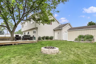 8215 S Wildwood Dr, Oak Creek, WI 53154 - Photo 11