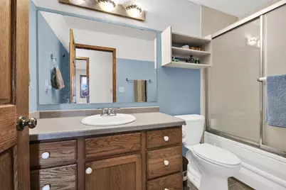 8215 S Wildwood Dr, Oak Creek, WI 53154 - Photo 25