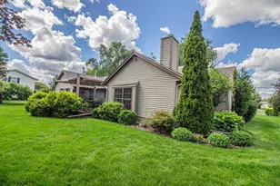 W273S2261 Drumlin Dr, Waukesha, WI 53188 - Photo 11