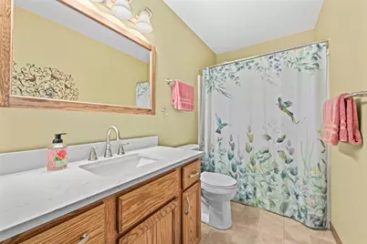 7950 S Cecily Dr, Oak Creek, WI 53154 - Photo 25