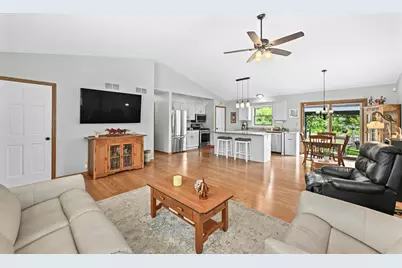 7950 S Cecily Dr, Oak Creek, WI 53154 - Photo 15