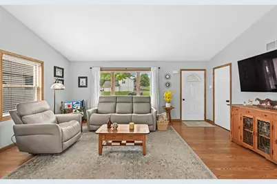 7950 S Cecily Dr, Oak Creek, WI 53154 - Photo 13