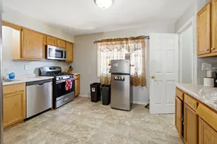 1418 87th St, Kenosha, WI 53143 - Photo 5
