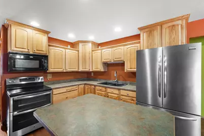 4883  Lois Ln, West Bend, WI 53095 - Photo 9