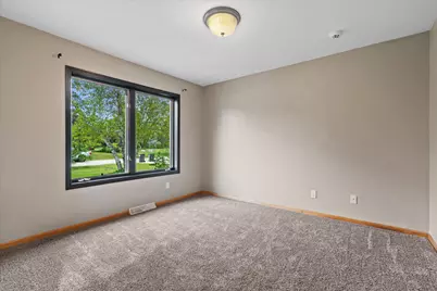 235 W Redding Cir, Belgium, WI 53004 - Photo 5