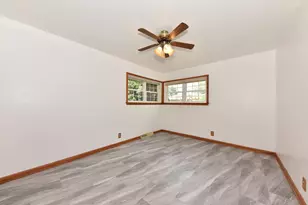 2127 N 122nd St, Wauwatosa, WI 53226 - Photo 25