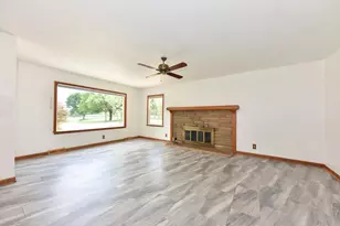 2127 N 122nd St, Wauwatosa, WI 53226 - Photo 5