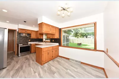 2127 N 122nd St, Wauwatosa, WI 53226 - Photo 11