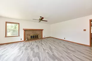 2127 N 122nd St, Wauwatosa, WI 53226 - Photo 7