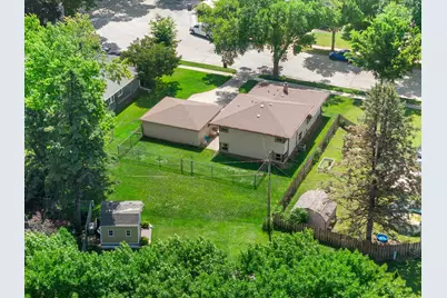 1826  Dewitt Ct, Waukesha, WI 53186 - Photo 37