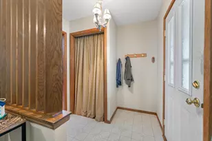 1826 Dewitt Ct, Waukesha, WI 53186 - Photo 3
