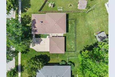 1826  Dewitt Ct, Waukesha, WI 53186 - Photo 35
