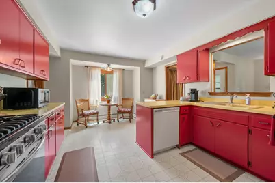 1826  Dewitt Ct, Waukesha, WI 53186 - Photo 9
