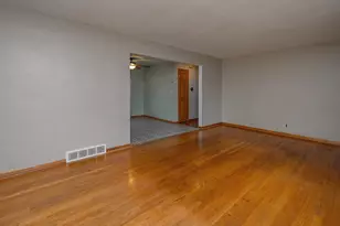 4423 S 61st St, Greenfield, WI 53220 - Photo 27