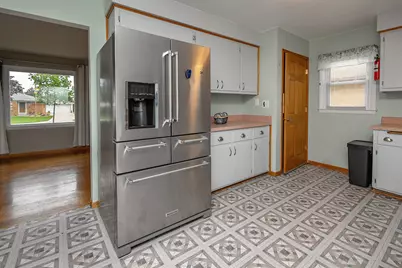 4423 S 61st St, Greenfield, WI 53220 - Photo 9